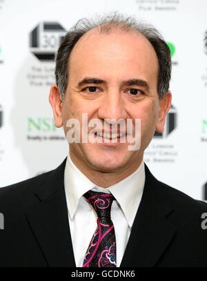 Armando Iannucci al Critics Circle Awards tenutosi presso il Landmark Hotel di Londra. Foto Stock