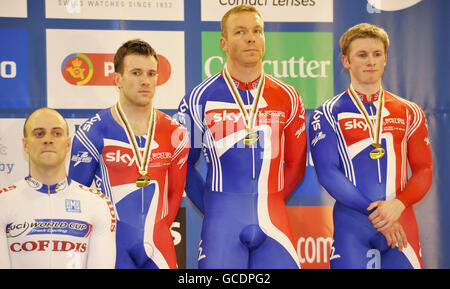 Ross Edgar, Chris Hoy e Jason Kenny ricevono le loro medaglie di bronzo durante i Campionati Mondiali di Ciclismo alla Ballerup Super Arena, Copenhagen, Danimarca. Foto Stock