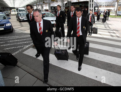 Calcio - Manchester United all'aeroporto di Monaco di Baviera Foto Stock