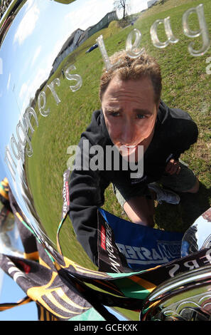 Rugby Union - lancio del biglietto stagionale - Whitecraigs RFC. Glasgow Warriors' Dan Parks durante il lancio del biglietto stagionale al Whitecraigs RFC, Glasgow. Foto Stock