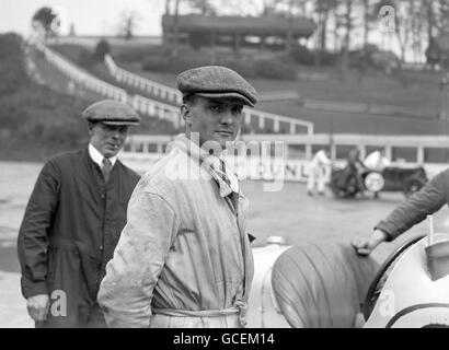 Il pilota italiano Luigi Chinetti davanti alla JCC International Trophy Race A Brooklands Foto Stock