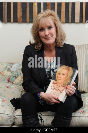 Beverley Callard autobiografia lancio Foto Stock