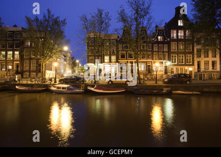 Leidsegracht canal di notte, Amsterdam, Olanda, Paesi Bassi, Europa Foto Stock