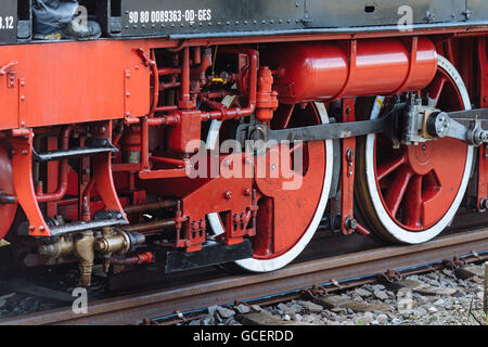 Ruote su binari ferroviari, dettaglio, storico motore di vapore Feuriger Elias, Korntal-Münchingen, Baden-Württemberg Foto Stock
