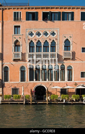 Gothic Ca'Sagredo, Morosini Sagredo Palace, costruito nel XIV - XV secolo, ora albergo di lusso, Grand Canal, Cannaregio, Venezia Foto Stock