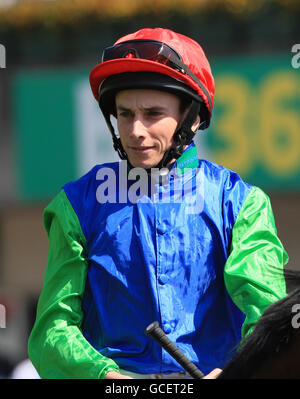 Corse ippiche - la riunione della Gold Cup bet365 - giorno uno - Sandown Park. Ryan Moore, Jockey. Foto Stock