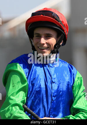 Corse ippiche - la riunione della Gold Cup bet365 - giorno uno - Sandown Park. Ryan Moore, Jockey. Foto Stock