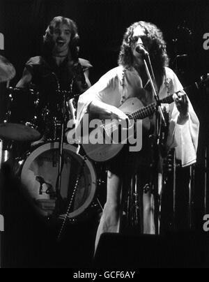 Jon Anderson del progressive rock band sì di prestazioni al Miami, Jai-Alai Frontone, Miami, Florida, Stati Uniti d'America nel novembre 28th, 1974. Foto Stock