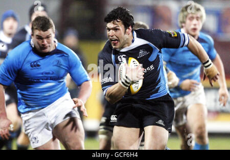 Rugby Union - Magners League - Glasgow Warriors / Leinster - Firhill Arena. Il Rob Dewey di Glasgow si spezza liberamente per segnare una prova durante la partita della Magners League alla Firhill Arena, Glasgow. Foto Stock