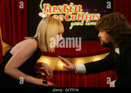 Ospite Yvette Fielding (a sinistra) con JLC durante le riprese della chat show del canale 5 Justin Lee Collins: Good Times, al Rivoli Ballroom di Brockley, a Londra del sud. Foto Stock