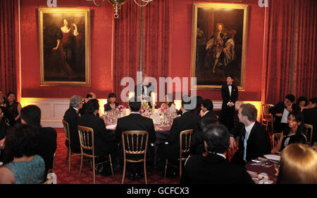 Il Principe di Galles presso il British Asian fiducia la cena Foto Stock