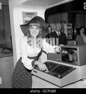 Intrattenimento - calcolatore sistema di biglietteria - Swan e Edgar - Piccadilly Circus Foto Stock