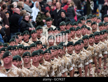 Homecoming parade per soldati Foto Stock