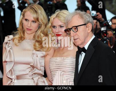 (Da sinistra a destra) Lucy Punch, Naomi Watts e Woody Allen arrivano per la prima di voi incontrerete UN Tall Dark Stranger, al 63° Festival di Cannes, in Francia. Foto Stock