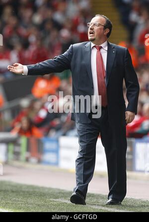 Calcio - Barclays Premier League - Liverpool v Chelsea - Anfield. Il manager di Liverpool Rafael Benitez sulla linea di contatto. Foto Stock