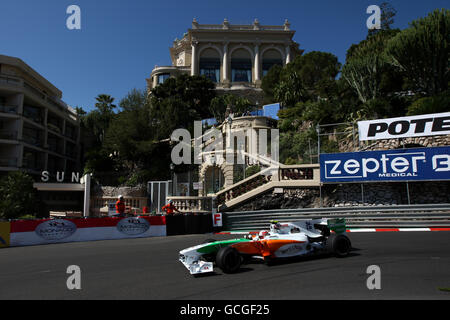 Force India Vitantonio Liuzzi va a girovagare il tornante Lowes durante le prove libere sul circuito di Monaco, Monte Carlo. Foto Stock