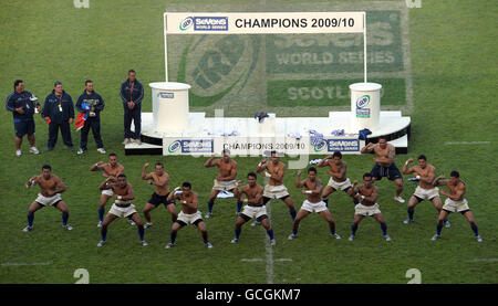 Rugby Union - Emirates Sevens - IRB World Series 2010 - Day Two - Murrayfield. Samoa eseguire un Manu siva tau (danza di guerra samoana) dopo aver vinto la serie IRB Sevens World 2009/2010 Foto Stock