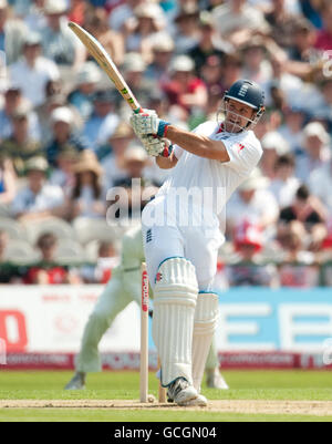 Cricket - Npower secondo Test - Day One - Inghilterra / Bangladesh - Old Trafford. Andrew Strauss in Inghilterra si è impresso durante il secondo test a Old Trafford, Manchester. Foto Stock