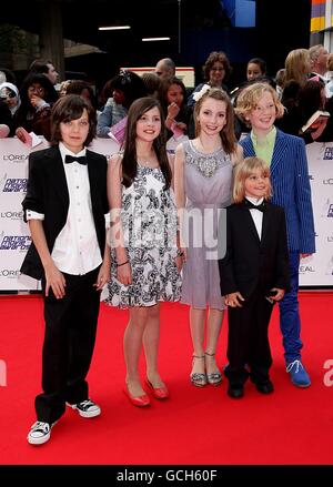 (Da sinistra a destra) Asa Butterfield, Lil Woods, Rosie Taylor Ritson, Oscar Steer ed Eros Valhos in arrivo per i National Movie Awards 2010 al Royal Festival Hall di Londra. Foto Stock