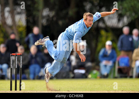 Cricket - Clydesdale Bank 40 - Gruppo B - Derbyshire / Essex - Highfield. Grant Flower, Essex. Foto Stock