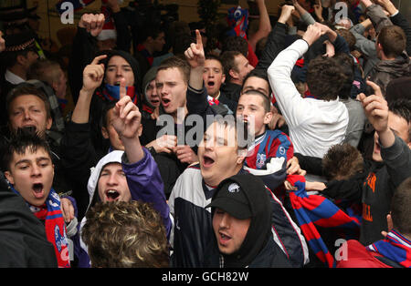 Calcio - Crystal Palace tifosi fuori Lloyds Banking Group Foto Stock