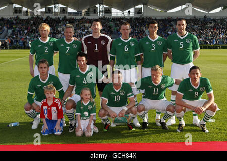 La linea di partenza della Repubblica d'Irlanda. (Indietro L-R) Paul McShane, Liam Lawrence, Kieren Westwood, Glenn Whelan, Stephen Kelly e John o'Shea. (Davanti L-R) Kevin Doyle, Sean St. Ledger, Robbie Keane, Damien Duff e Keith Andrews. Foto Stock