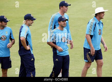 Il capitano australiano Ricky Ponting (al centro) con i compagni di squadra durante la sessione di prove presso il Rose Bowl di Southampton. Foto Stock