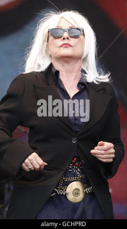 Debbie Harry of Blondie si esibisce durante il festival musicale RockNess vicino a Inverness, Scozia. Foto Stock