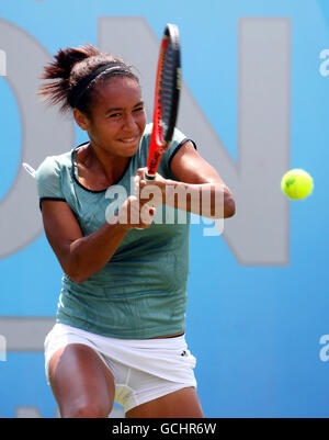 Tennis - AEGON International - giorno due - Devonshire Park. Heather Watson della Gran Bretagna in azione contro Bojana Jovanovski durante l'AEGON International al Devonshire Park, Eastbourne. Foto Stock