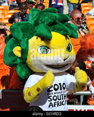 Calcio - Coppa del mondo FIFA Sud Africa 2010 - Gruppo e - Olanda / Danimarca - Soccer City Stadium. Coppa del mondo Mascotte Zakumi Foto Stock