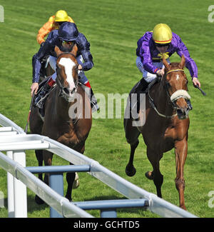 Corse di cavalli - il Royal Ascot Meeting 2010 - giorno tre - Ascot Racecourse. Rito di passaggio guidato da Pat Smullen (a destra) vince la Gold Cup il terzo giorno del Royal Ascot Meeting presso l'ippodromo di Ascot, nel Berkshire. Foto Stock