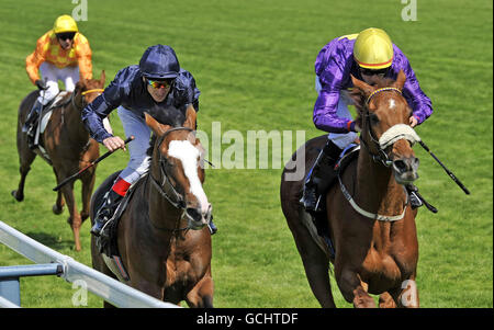 Corse di cavalli - il Royal Ascot Meeting 2010 - giorno tre - Ascot Racecourse. Rito di passaggio guidato da Pat Smullen (a destra) vince la Gold Cup il terzo giorno del Royal Ascot Meeting presso l'ippodromo di Ascot, nel Berkshire. Foto Stock