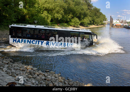 Hafencity Riverbus entra doganale Entenwerder porta per porta guida tour in Rothenburgssort, Amburgo, Germania Foto Stock