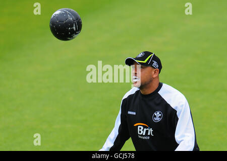 Cricket - Friends provident Twenty20 - Surrey v Essex - The Brit Oval. Andrew Symonds, Surrey Foto Stock