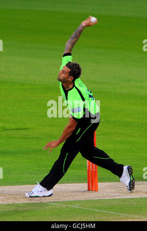 Cricket - Friends provident Twenty20 - Surrey v Essex - The Brit Oval. Jade Dernbach, Surrey Foto Stock