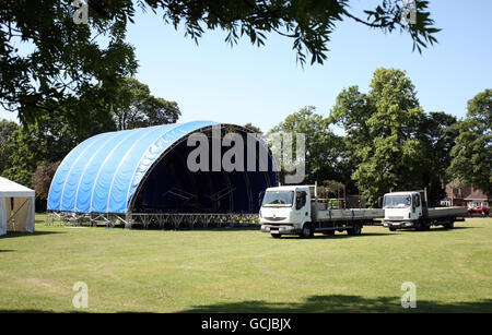 Una vista generale della zona del palco nel Priory Park, Southend on Sea, Essex, dove un uomo di 38 anni è stato pugnalato a morte dopo aver visto il Concerto nel Parco, che ha caratterizzato la Royal Philharmonic Concert Orchestra. Foto Stock