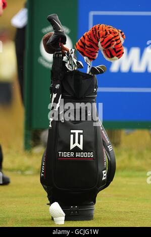 La borsa da golf che appartiene a Tiger Woods durante il primo round Del Campionato aperto 2010 a St Andrews Foto Stock