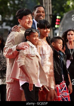 (Da sinistra a destra) Jackie Chan, Jaden Smith, Will Smith, Jada Pinkett-Smith e Willow Smith arrivano per la prima Gala britannica del Karate Kid, all'Odeon West End, Leicester Square, Londra. Foto Stock