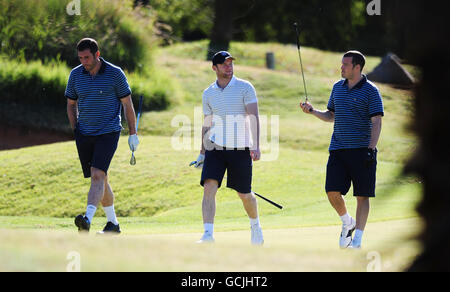 Calcio - Coppa del mondo FIFA Sud Africa 2010 - Gruppo C - Inghilterra / Algeria - Inghilterra giocare a golf - Lost City Golf Course. Il Wayne Rooney (centro) dell'Inghilterra gioca a golf sul Lost City Golf Course a Sun City, Sudafrica. Foto Stock