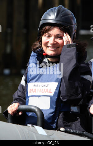 Lorraine Kelly supporta le Forze Armate Foto Stock