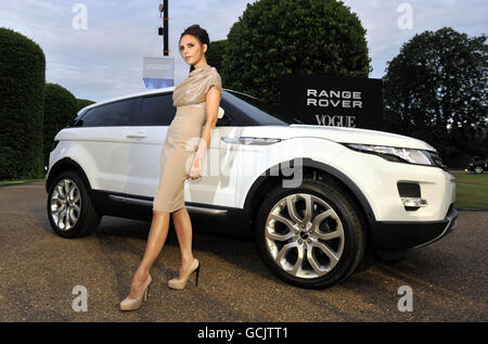 Victoria Beckham durante il lancio della nuova Land Rover Evoque all'Orangerie di Kensington Palace, Londra. Foto Stock