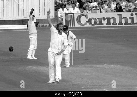 Cricket - le ceneri - quinta prova - Inghilterra v Australia - Giorno 4 - Old Trafford, Manchester Foto Stock