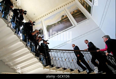 Enda Kenny svela frontbench team Foto Stock