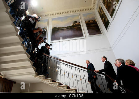 Enda Kenny svela frontbench team Foto Stock