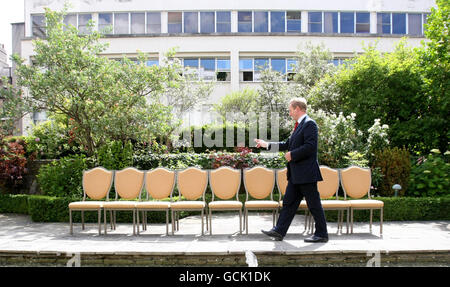 Enda Kenny svela frontbench team Foto Stock