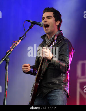 Kelly Jones di Stereophonics si esibisce al T in Park presso il campo d'aviazione di Ballado vicino a Kinross e si esibisce dal vivo al T in Park presso il campo d'aviazione di Ballado vicino a Kinross. Foto Stock