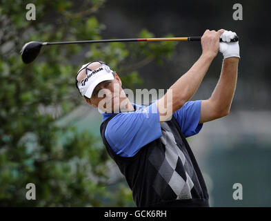 L'australiano John Senden tee off the 3rd hole durante il primo round dell'Open Championship 2010 a St Andrews, Fife, Scozia. Foto Stock