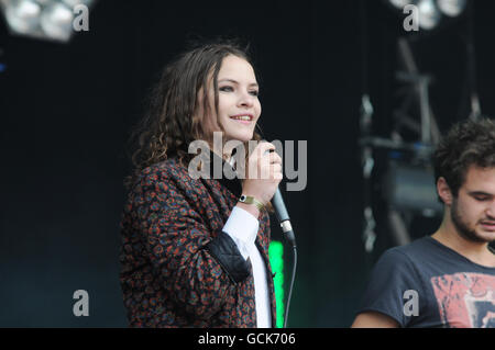 Coco Sumner (figlia di Sting) di i Blame Coco, si esibisce dal vivo il sabato a Lovebox, nel Victoria Park, nel centro di Londra. Foto Stock