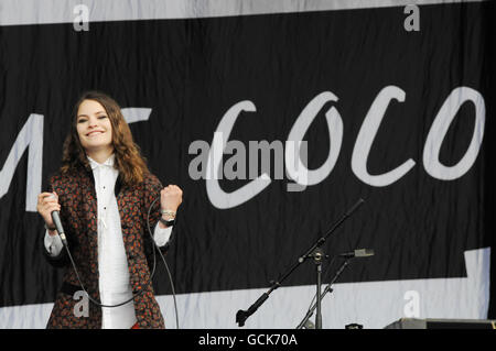 Coco Sumner (figlia di Sting) di i Blame Coco, si esibisce dal vivo il sabato a Lovebox, nel Victoria Park, nel centro di Londra. Foto Stock