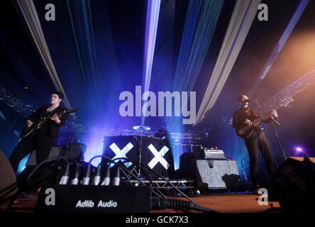 Latitude Festival 2010 - Sabato. Il XX spettacolo sulla Word Arena al festival Latitude, tenutosi a Henham Park a Southwold, Suffolk. Foto Stock